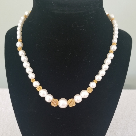 Jewelry - Elegant Vintage Choker With A Combination Of White Faux Pearls&Gold Fluted Beads
